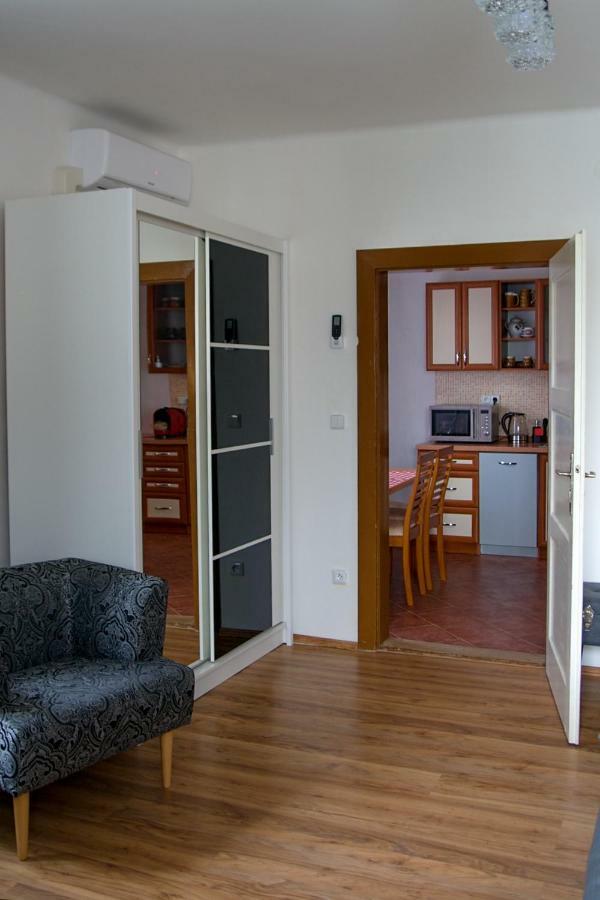 Luxusni Apartman Nmnm Family โนเวมิสโต นา โมราเวีย ภายนอก รูปภาพ